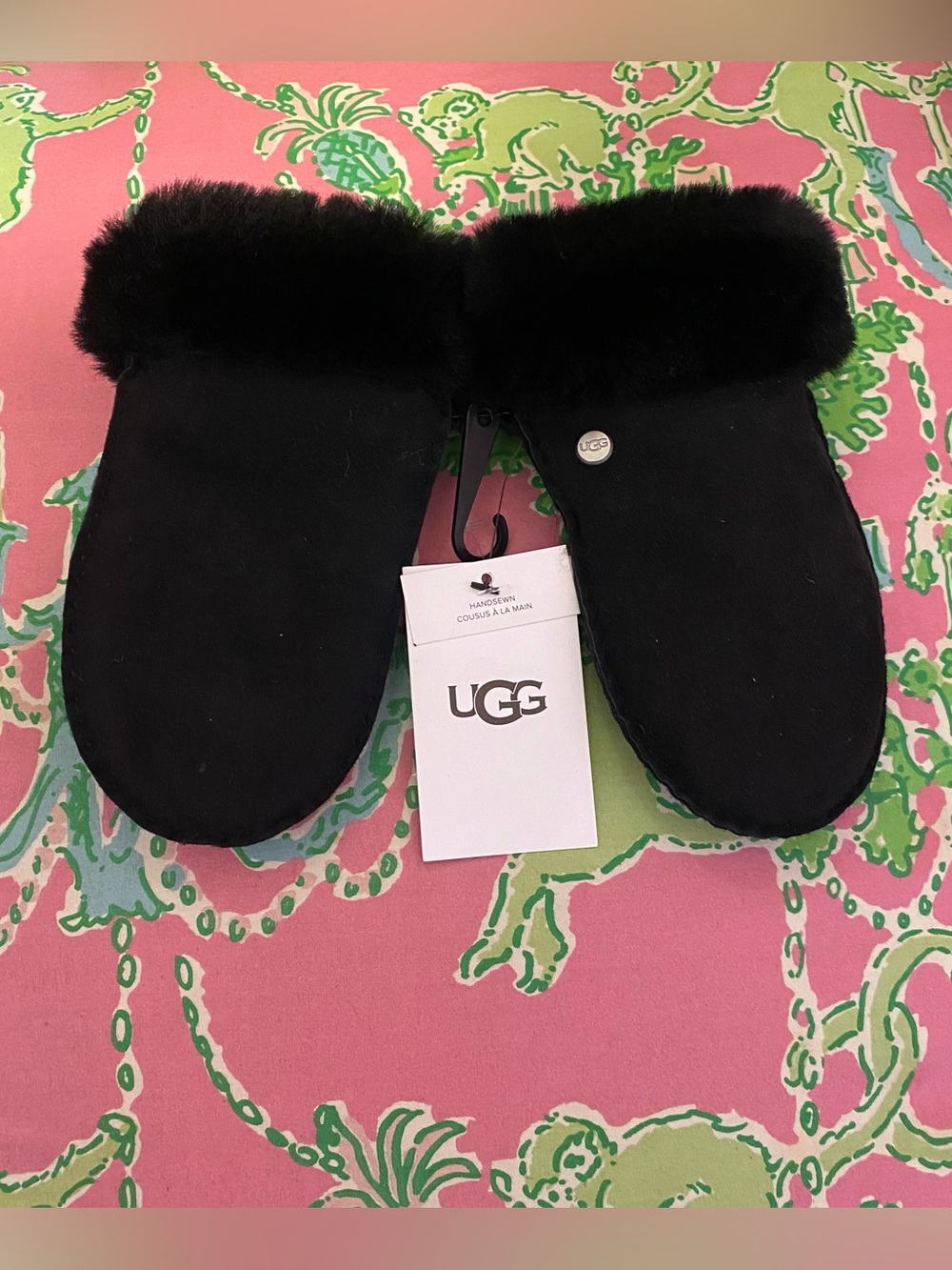 UGG girls shearling black Sheepskin Mittens kids size 4-6 years